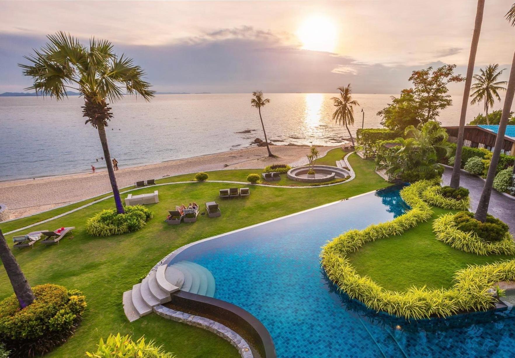 Luxurious Beachfront Pattaya Esterno foto