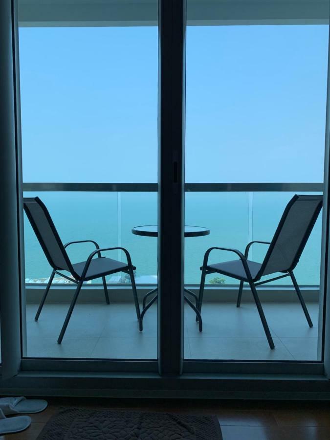 Luxurious Beachfront Pattaya Esterno foto