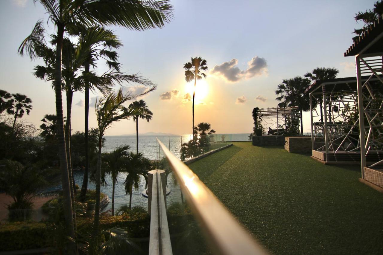 Luxurious Beachfront Pattaya Esterno foto