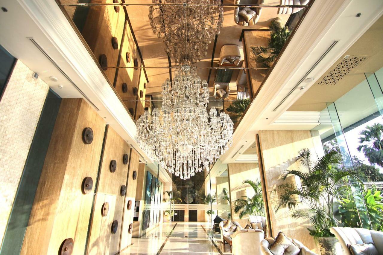 Luxurious Beachfront Pattaya Esterno foto
