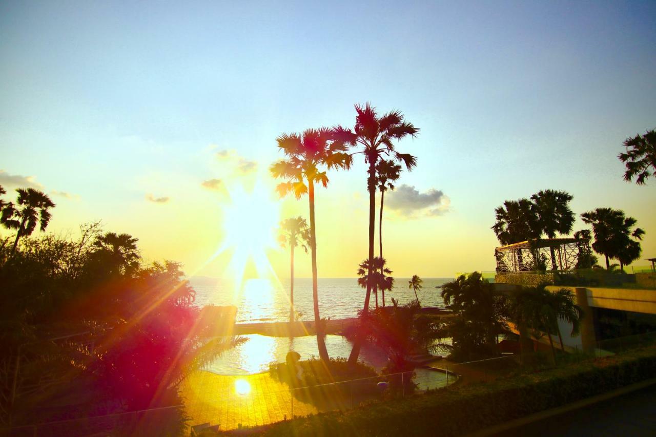 Luxurious Beachfront Pattaya Esterno foto