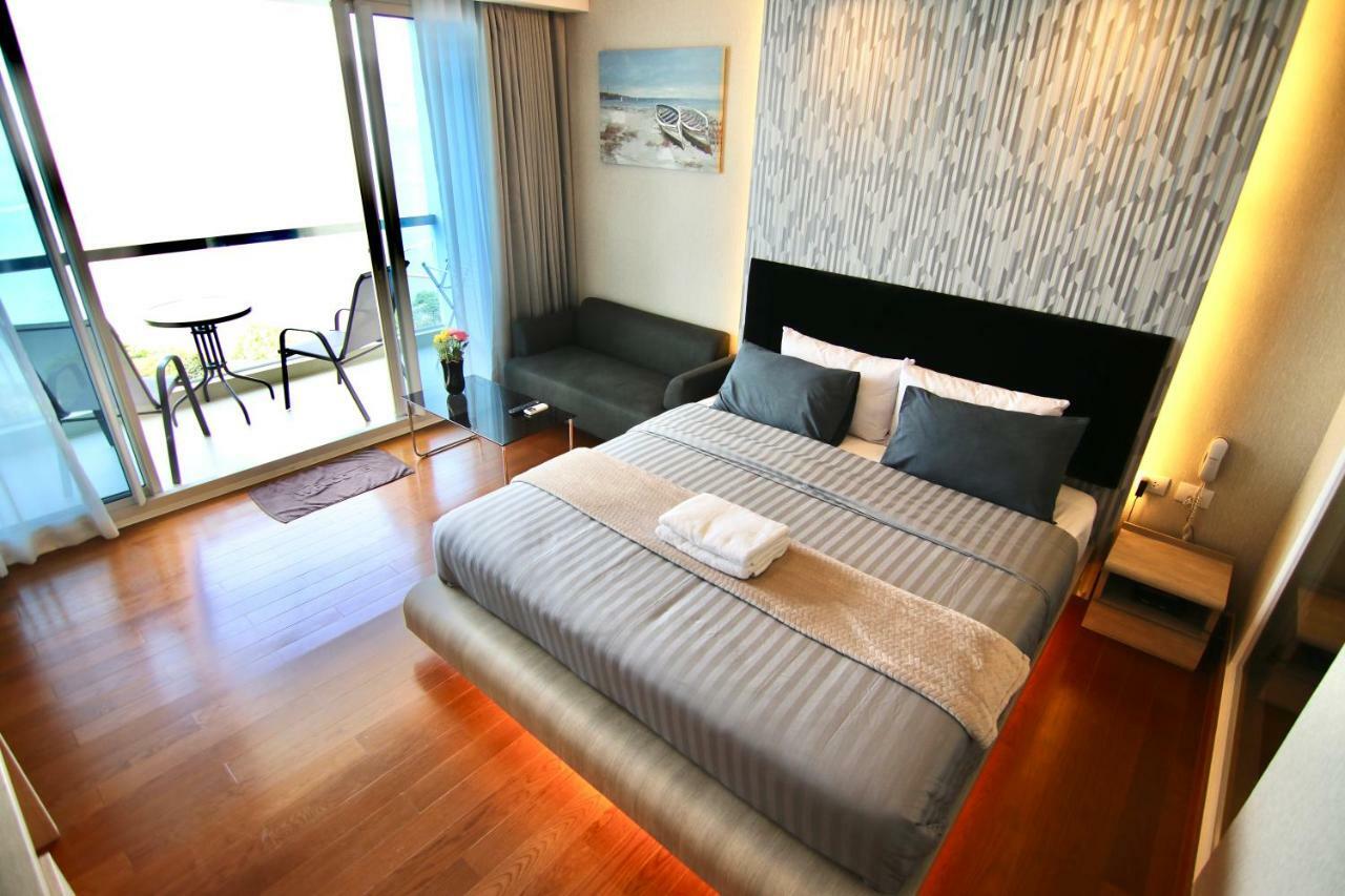 Luxurious Beachfront Pattaya Esterno foto