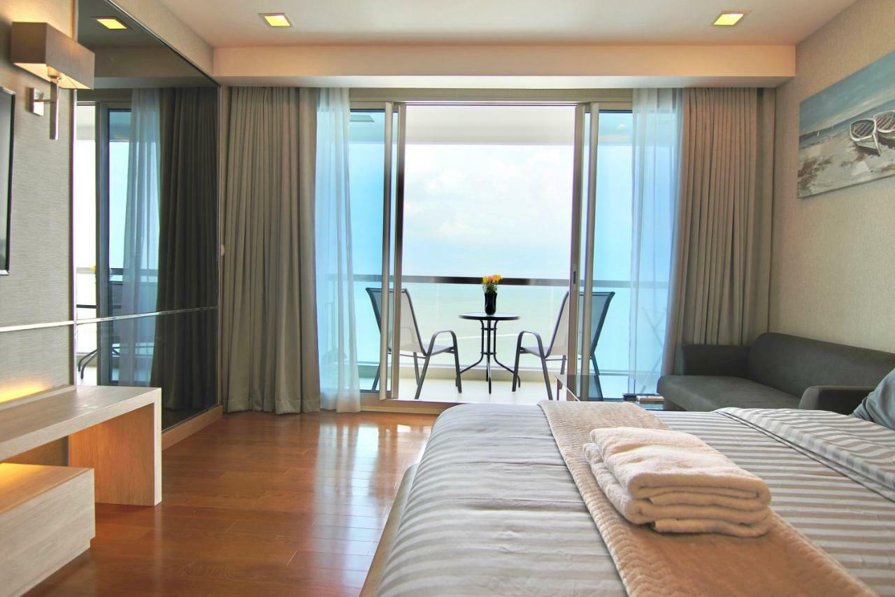 Luxurious Beachfront Pattaya Esterno foto