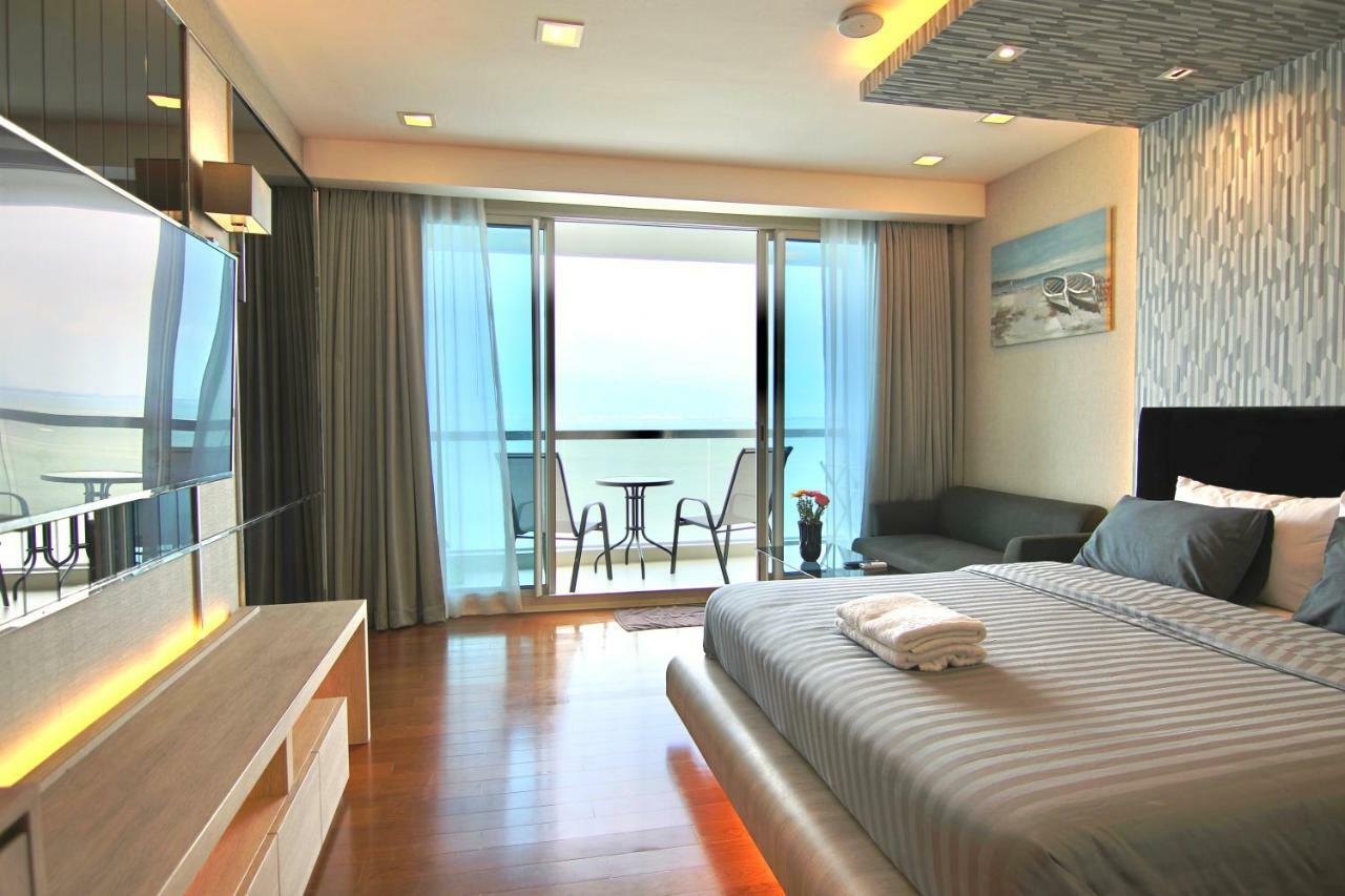 Luxurious Beachfront Pattaya Esterno foto
